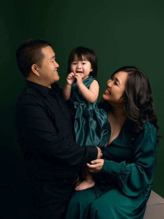 What To Wear For A Studio Photoshoot, Best Outfits For Women, Men, Kids, PLUS Clothing Stores…