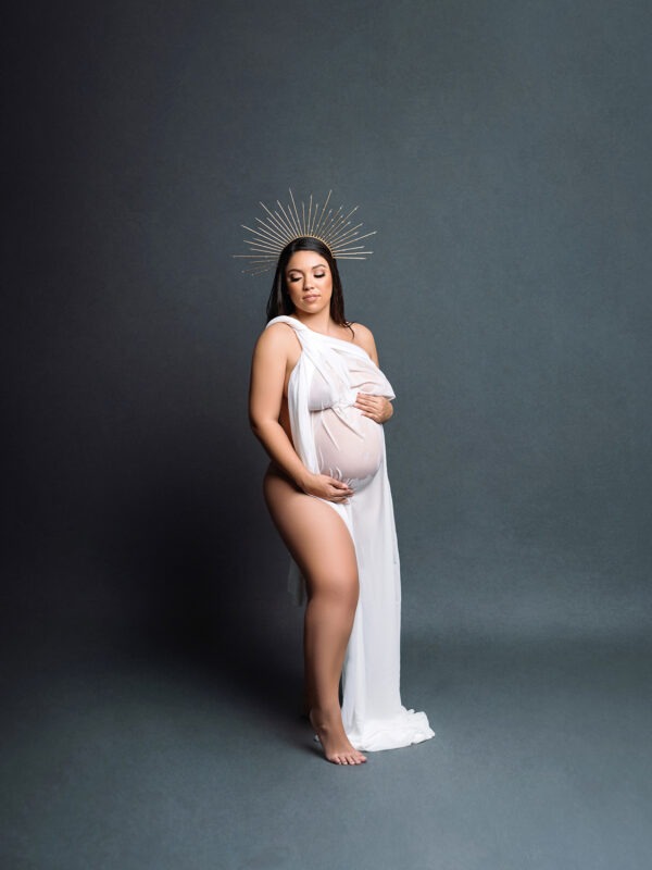 pregnant woman in an elegant photo showing off her belly in phoenix